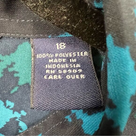 Preston & York blouse. Excellent condition. Beautiful blues. Size 18. - Picture 5 of 7